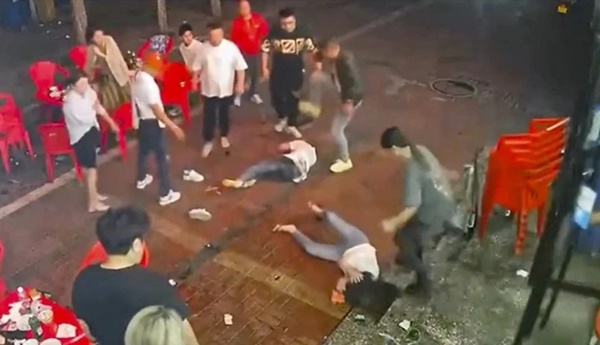 Trung Quốc rúng động vì cô gái bị bạn trai cán ôtô liên tiếp qua người-2