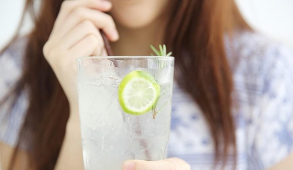 Nước chanh cho thêm thứ này để uống sẽ giúp làm sạch mạch máu, tránh đau tim, đột quỵ-5