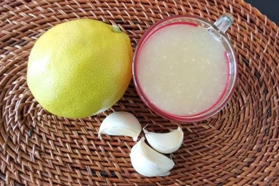 Nước chanh cho thêm thứ này để uống sẽ giúp làm sạch mạch máu, tránh đau tim, đột quỵ