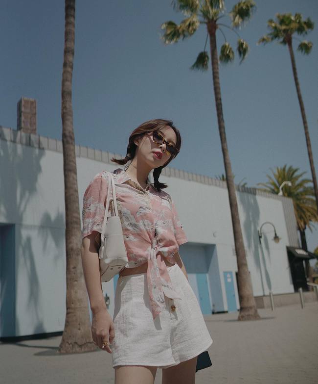 10 cách diện áo sơ mi họa tiết trẻ trung, sang chảnh chứ không sến-2