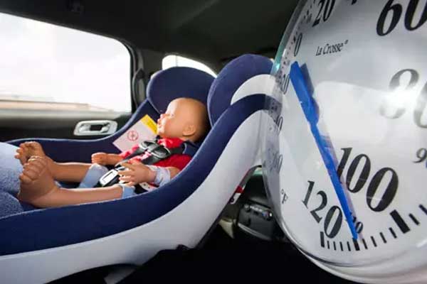 Khổ như dân công sở Nhật: Sáng đi làm gấp, không có thời gian ngồi ăn tử tế mà phải đứng một chỗ ăn vội ăn vàng-13