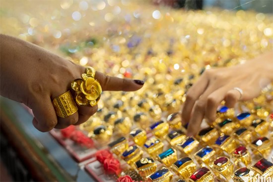 Giá vàng hôm nay 4/8: Vàng chao đảo, lao dốc rồi lại bật tăng