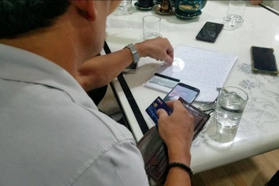 Người đàn ông ở TP.HCM mất gần 2 tỷ đồng khi nghe cuộc gọi từ số lạ