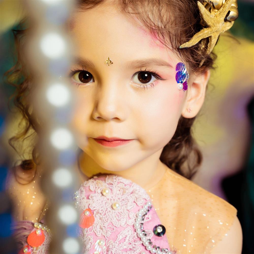 CEO 2 công ty nổi tiếng xấu hổ vì dành ít thời gian cho con nhưng thành tích của bé cực đáng nể: 4 tuổi thành thạo 5 thứ tiếng, 13 môn nghệ thuật, 30 huy chương-6