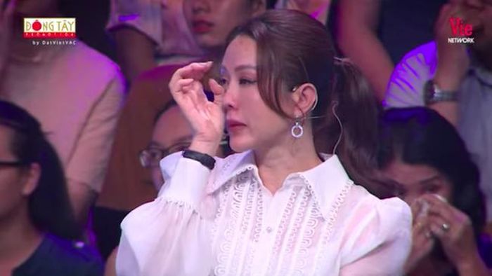 Ký ức vui vẻ: MC Thảo Vân lái xe máy lên sân khấu-4