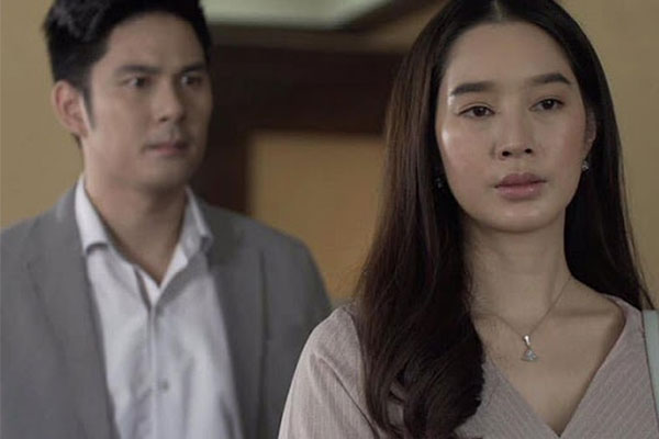 Nhìn bát mì trắng con gái mang cho mẹ chồng bị liệt, mẹ vợ tôi đến chơi liền đập vỡ tan tành-1