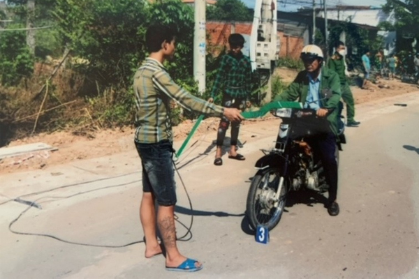 Gắn biển ô tô giả ngũ quý 9 lượn phố cho oai, nam thanh niên bị xử phạt-2