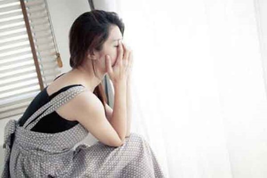 Chồng không chịu làm việc, bố chồng đến nhà quát một câu khiến anh sợ tái mặt