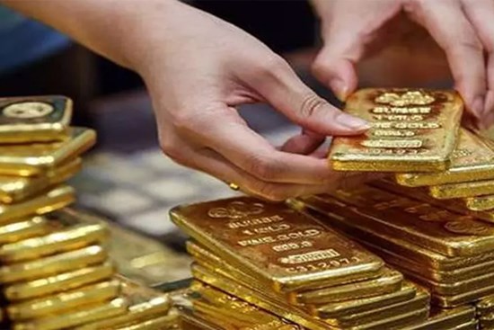 Giá vàng hôm nay 5/8: Tên lửa đã nổ, vàng sợ hãi vọt tăng