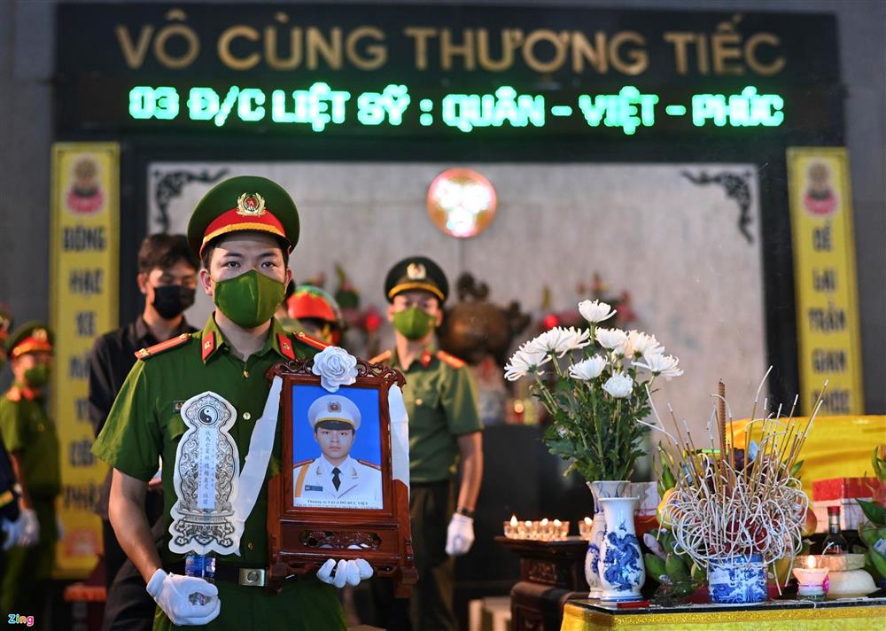 Người thân, đồng đội tiễn đưa 3 cảnh sát cứu hỏa-1