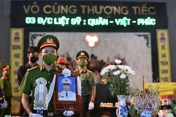 Tiễn biệt 3 cảnh sát hy sinh khi chữa cháy-9