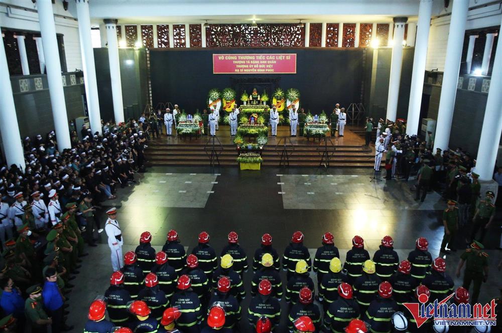 Tiễn biệt 3 cảnh sát hy sinh khi chữa cháy-2