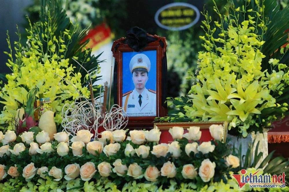 Tiễn biệt 3 cảnh sát hy sinh khi chữa cháy-3