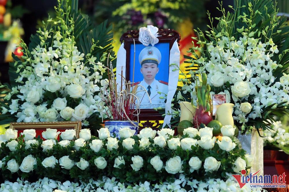 Tiễn biệt 3 cảnh sát hy sinh khi chữa cháy-5