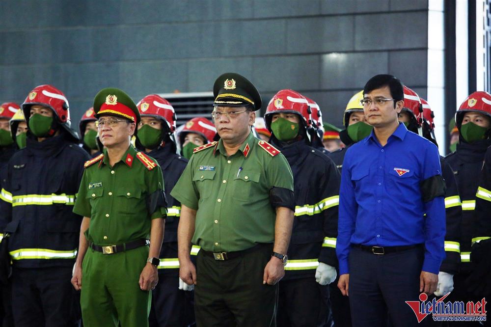 Tiễn biệt 3 cảnh sát hy sinh khi chữa cháy-6