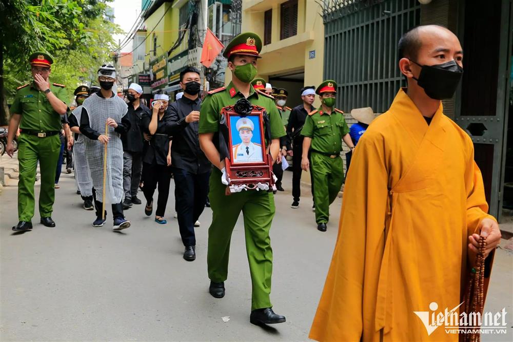 Tiễn biệt 3 cảnh sát hy sinh khi chữa cháy-8