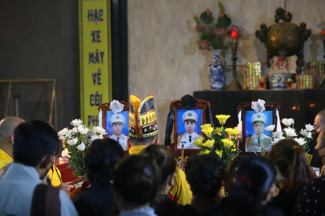 Nghẹn ngào lễ di quan ba liệt sĩ Cảnh sát phòng cháy chữa cháy-1