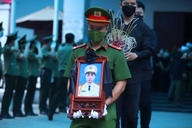 Nghẹn ngào lễ di quan ba liệt sĩ Cảnh sát phòng cháy chữa cháy-11