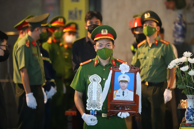 Nghẹn ngào lễ di quan ba liệt sĩ Cảnh sát phòng cháy chữa cháy-12