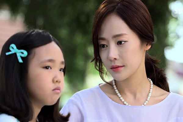 Đi làm về, tôi kinh ngạc khi thấy người yêu cũ đang bế con mình-1