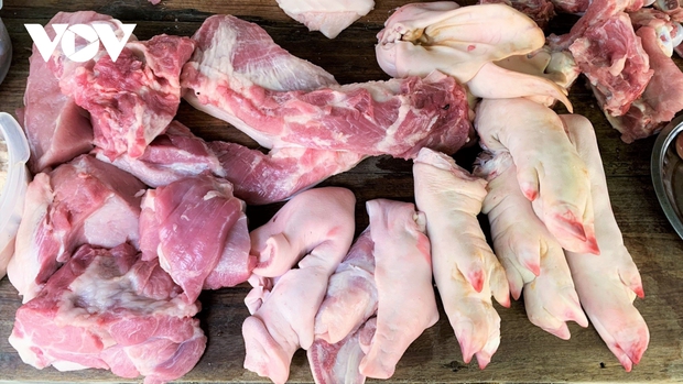 Giá thịt lợn tăng cao, người mua 10.000 đồng cũng bán-1