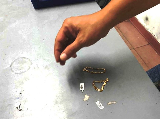 Tiết lộ số vàng bị cựu cán bộ trại giam nổ súng cướp ở Huế-3