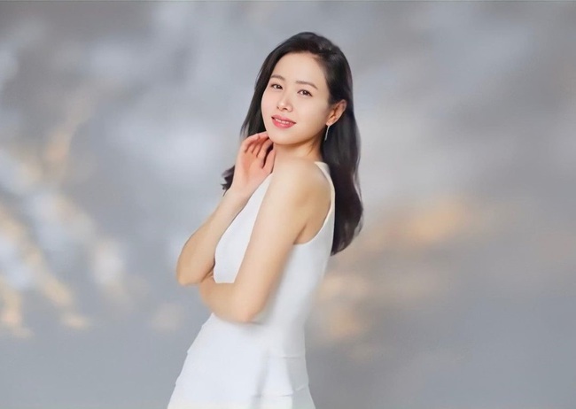 Son Ye Jin để lộ bụng bầu, gương mặt tròn trịa ở tháng giữa thai kỳ-1