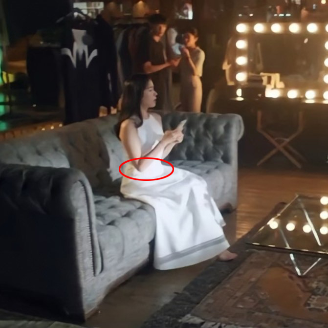 Son Ye Jin để lộ bụng bầu, gương mặt tròn trịa ở tháng giữa thai kỳ-3