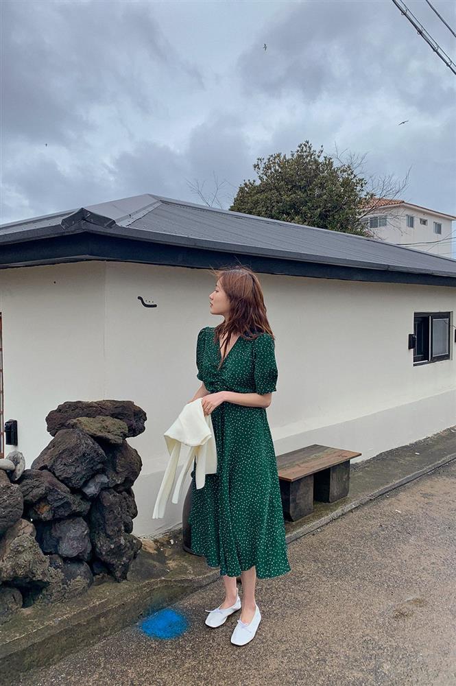 4 mẫu váy liền cứ mặc là dáng thon thả-3