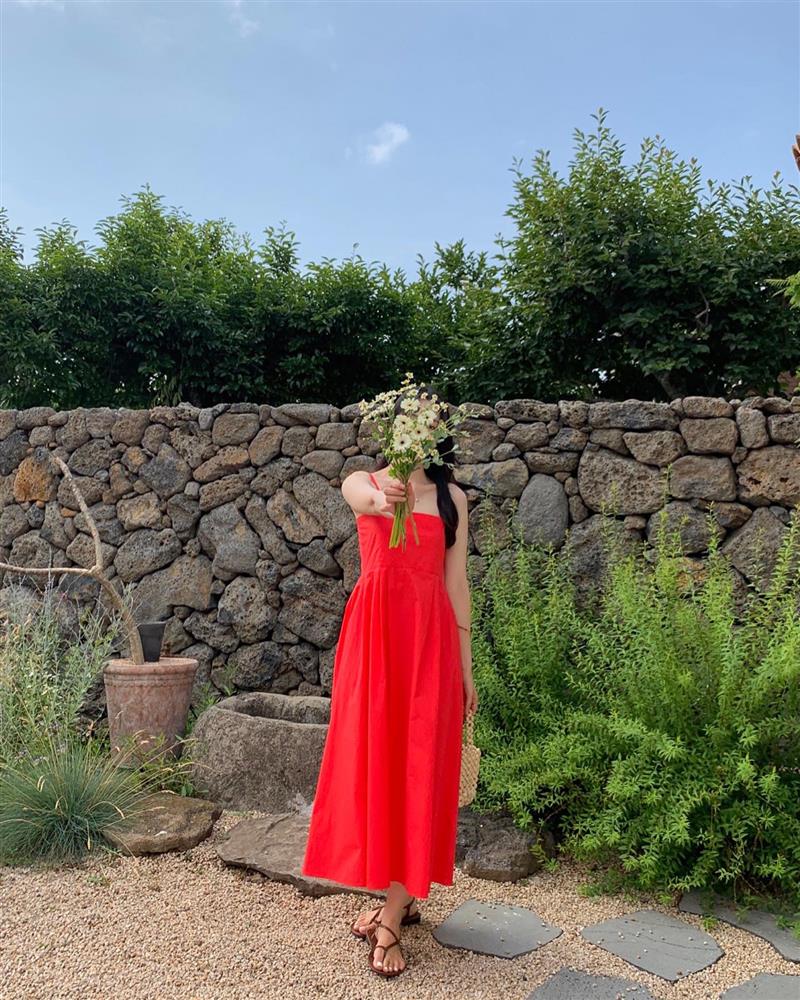 4 mẫu váy liền cứ mặc là dáng thon thả-9