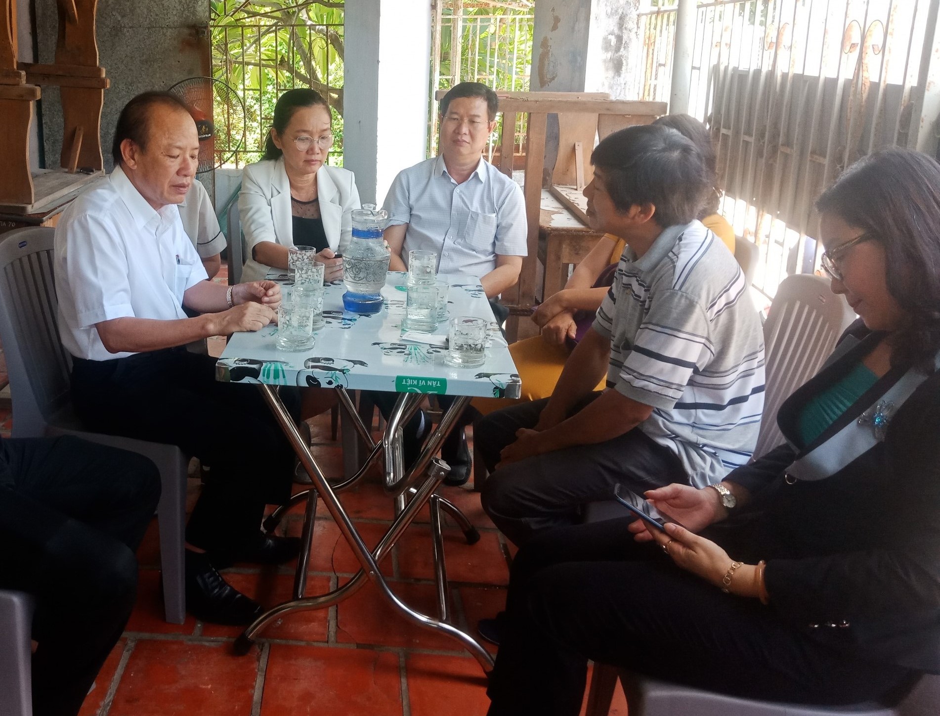 Giám đốc Bệnh viện Đa khoa Ninh Thuận viếng nữ sinh gặp nạn, xin lỗi gia đình-1