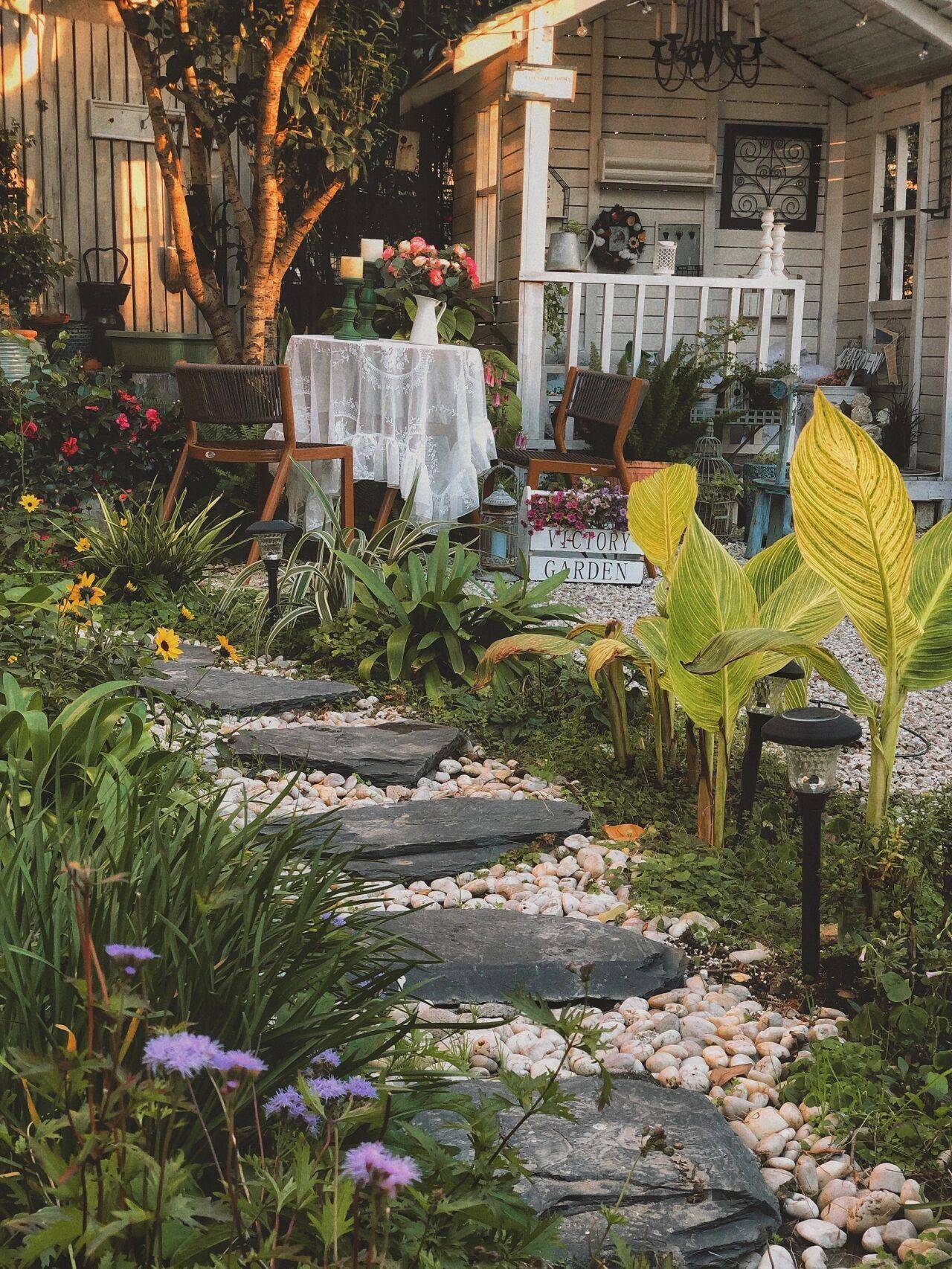 Khu vườn hoa cỏ rộng 100m², hễ ai đặt chân đến là quên lối về, xóa tan hết mọi muộn phiền trên đời-21