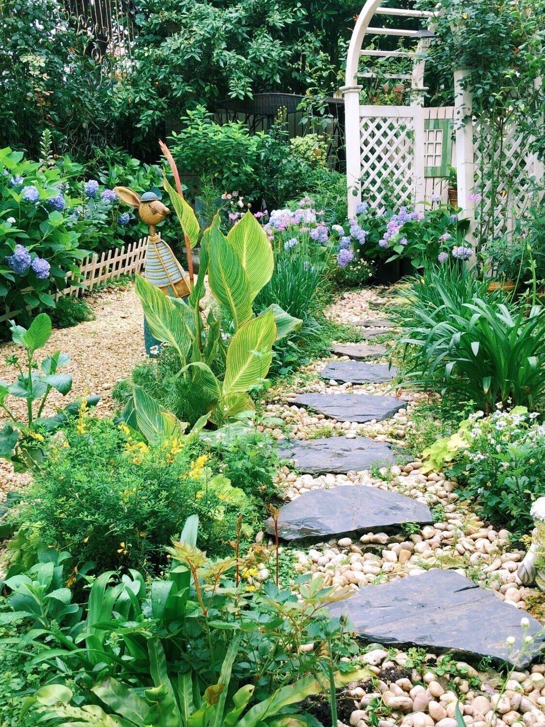 Khu vườn hoa cỏ rộng 100m², hễ ai đặt chân đến là quên lối về, xóa tan hết mọi muộn phiền trên đời-14