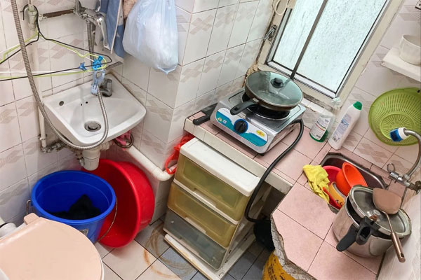 Dân nghèo Hong Kong 5 năm sống mòn trong những căn hộ quan tài-1