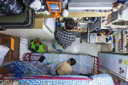 Dân nghèo Hong Kong 5 năm sống mòn trong những căn hộ quan tài