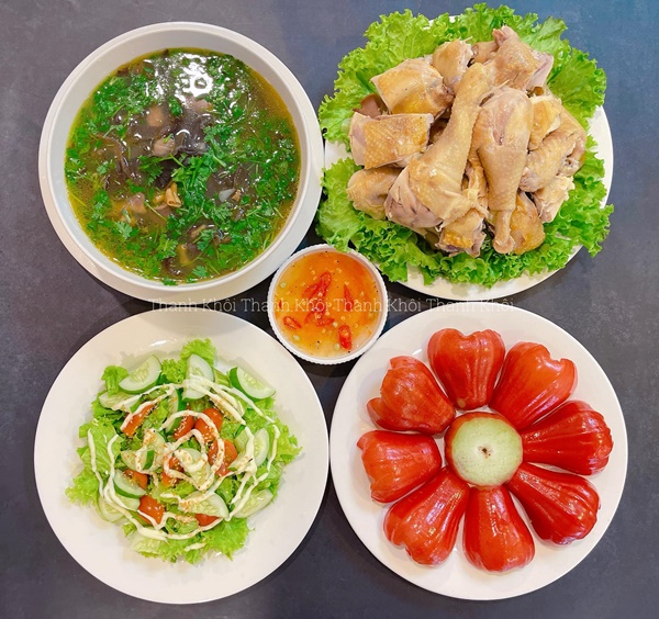 Mẹ đảm Hà Nội với mâm cơm rực rỡ sắc màu hấp dẫn, nguyên liệu đơn giản nhưng biến tấu ngon miệng, đẹp mắt-1