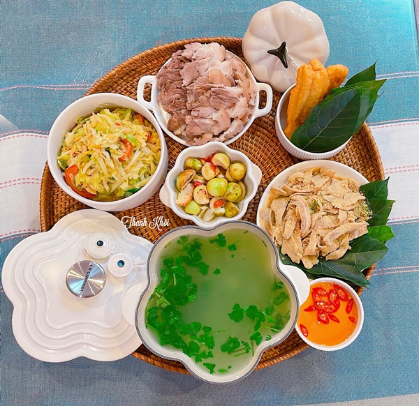 Mẹ đảm Hà Nội với mâm cơm rực rỡ sắc màu hấp dẫn, nguyên liệu đơn giản nhưng biến tấu ngon miệng, đẹp mắt-17