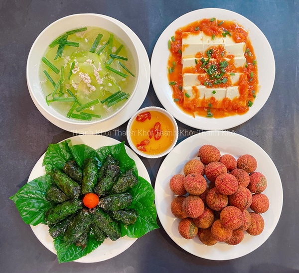 Mẹ đảm Hà Nội với mâm cơm rực rỡ sắc màu hấp dẫn, nguyên liệu đơn giản nhưng biến tấu ngon miệng, đẹp mắt-13