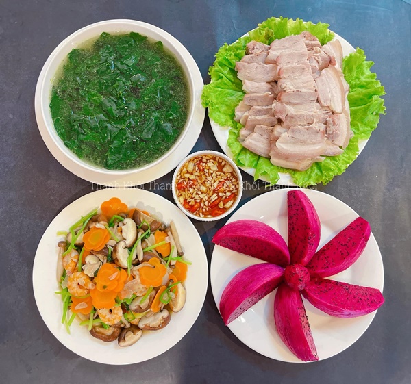 Mẹ đảm Hà Nội với mâm cơm rực rỡ sắc màu hấp dẫn, nguyên liệu đơn giản nhưng biến tấu ngon miệng, đẹp mắt-5