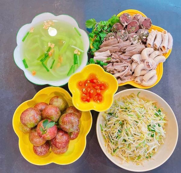 Mẹ đảm Hà Nội với mâm cơm rực rỡ sắc màu hấp dẫn, nguyên liệu đơn giản nhưng biến tấu ngon miệng, đẹp mắt-10