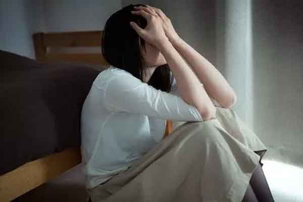 Phát hiện con dâu ngoại tình, mẹ chồng lập tức thay khóa cửa-1