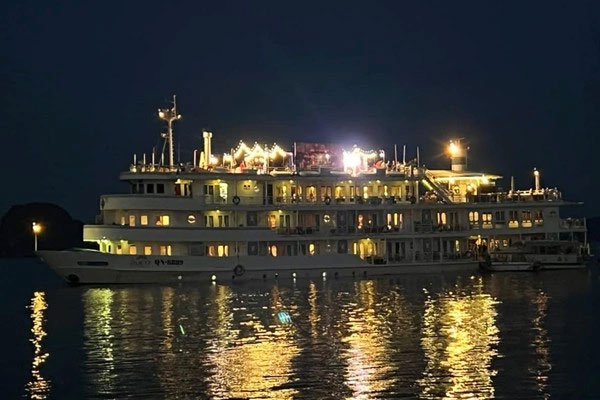 Bữa tiệc của CLB Giám đốc CDC miền Bắc tổ chức trên du thuyền 5 sao-1