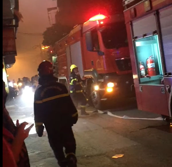 Hà Nội: Liên tiếp xảy ra cháy tại quán trà chanh và nhà dân trong đêm-1