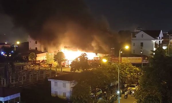 Hà Nội: Liên tiếp xảy ra cháy tại quán trà chanh và nhà dân trong đêm-2