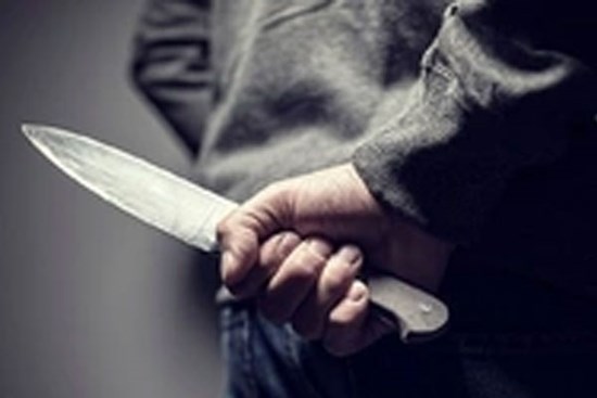 Người nhà bệnh nhân dùng dao đâm bác sĩ ở TP.HCM