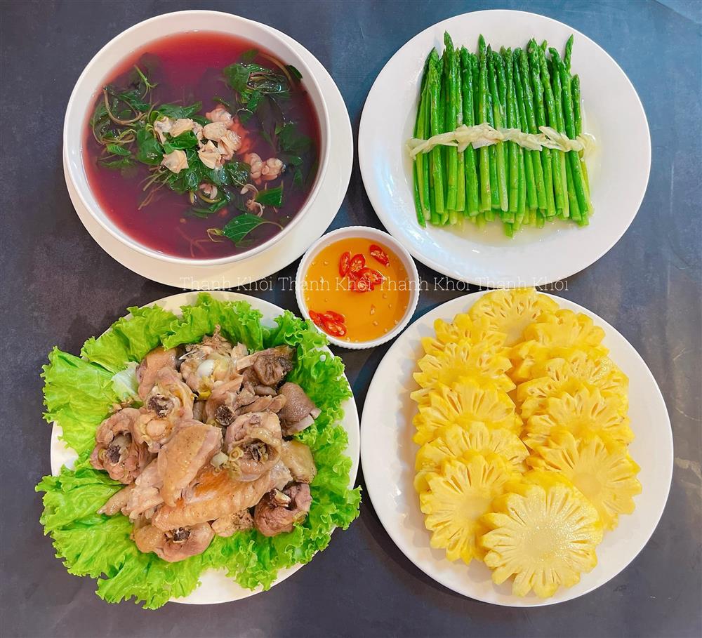 Mẹ đảm Hà Nội với mâm cơm rực rỡ sắc màu hấp dẫn, nguyên liệu đơn giản nhưng biến tấu ngon miệng, đẹp mắt-6