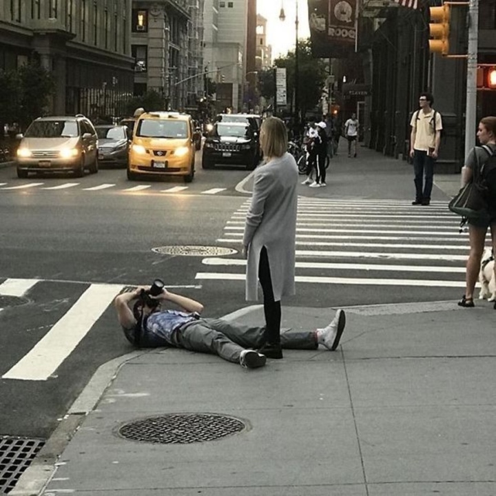 Muôn kiểu lăn xả dở khóc dở cười khi các chàng trai chụp ảnh cho nóc nhà-6