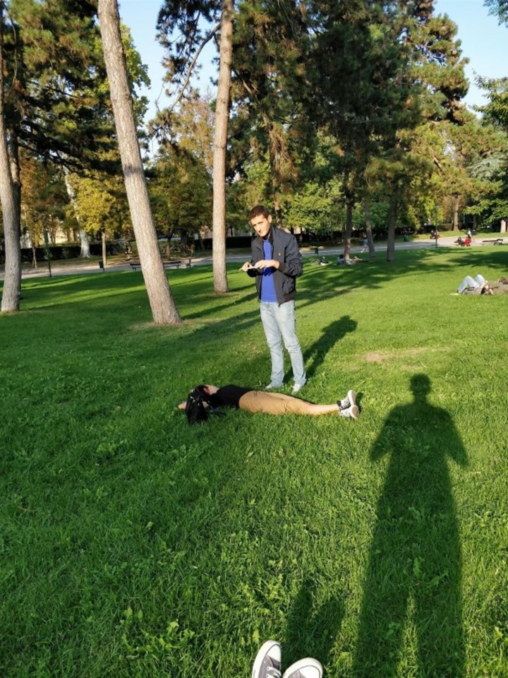 Muôn kiểu lăn xả dở khóc dở cười khi các chàng trai chụp ảnh cho nóc nhà-10