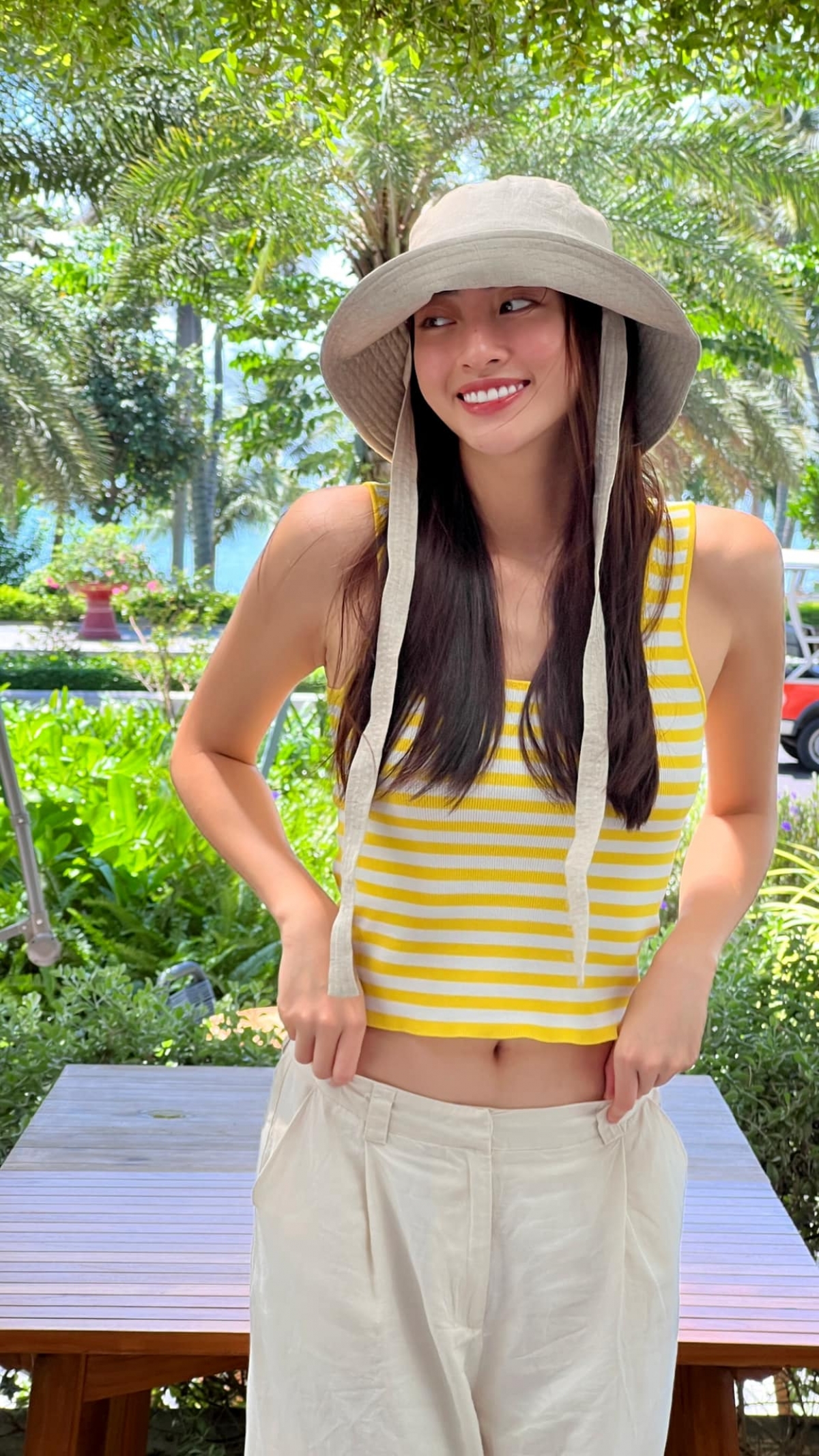 Gu thời trang đời thường của Hoa hậu Lương Thùy Linh: Giản đơn và cá tính-4