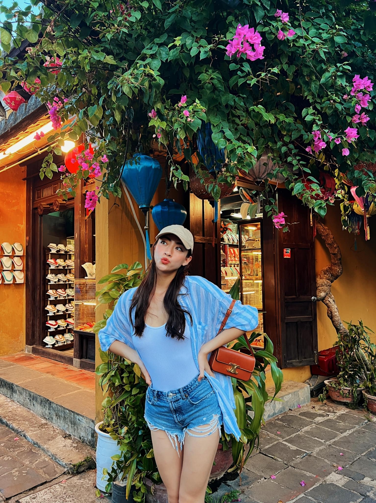 Gu thời trang đời thường của Hoa hậu Lương Thùy Linh: Giản đơn và cá tính-6